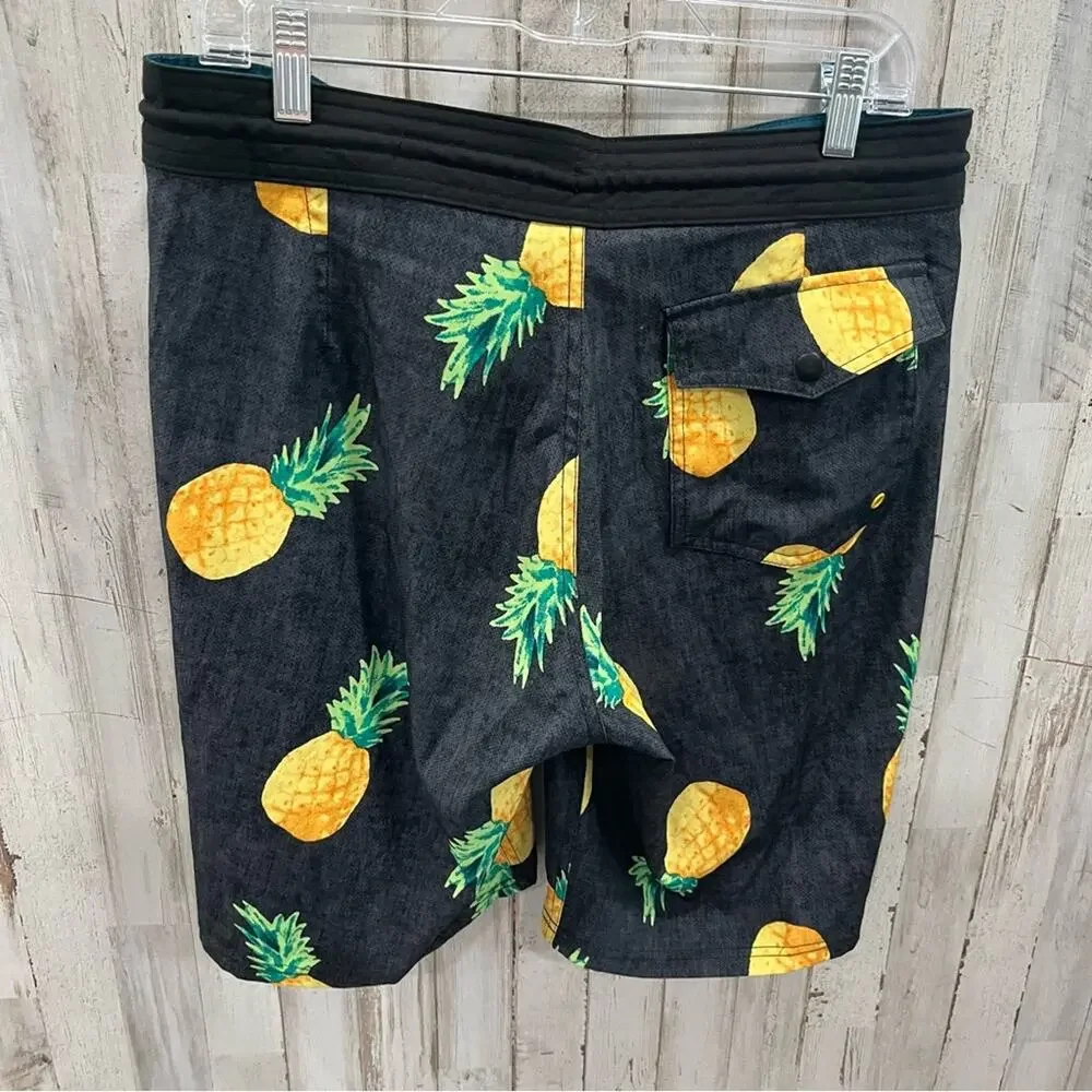 vtg Old Navy California Swim Trunks Men’s Board Shorts Pineapple Print Size 32